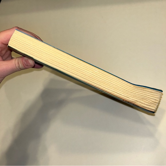 THE LAST THING HE TOLD ME by Laura Dave 📚 Reese’s Book Club Paperback Book - Picture 6 of 10